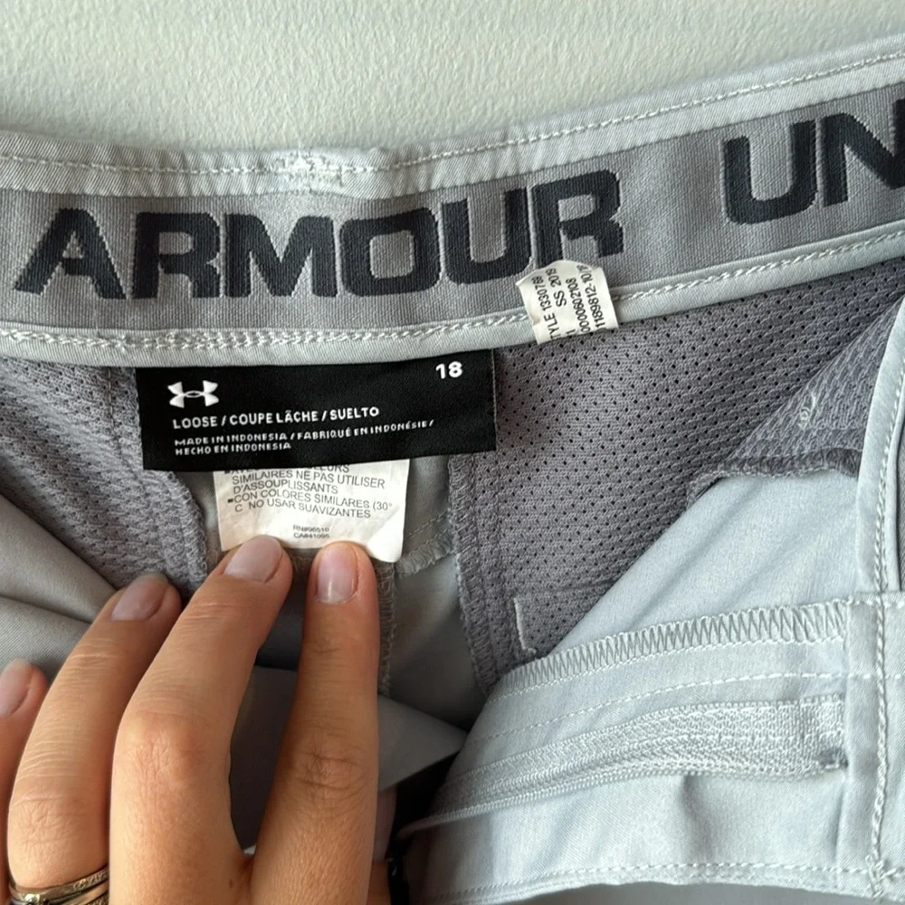 Under Armour Youth 18 Light Grey Performance‎ Golf Shorts